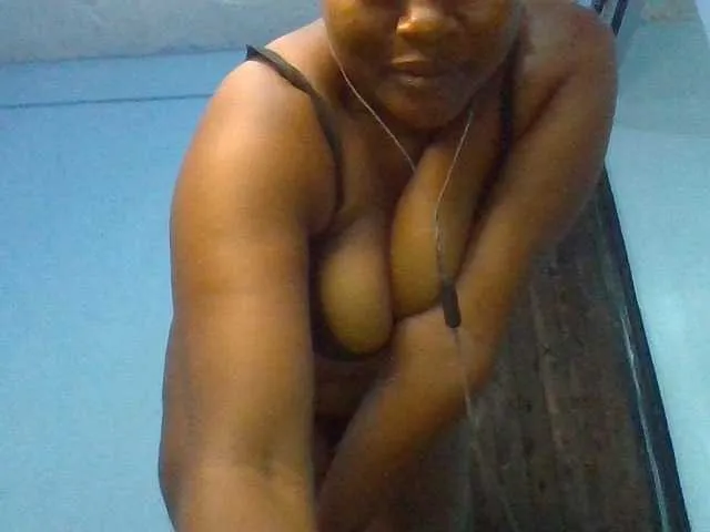 MinniMia – webcam model profile photo Image 13