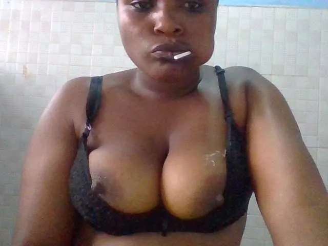 MinniMia – webcam model profile photo Image 6