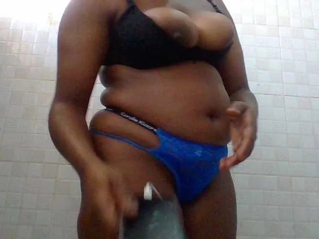 MinniMia – webcam model profile photo Image 7