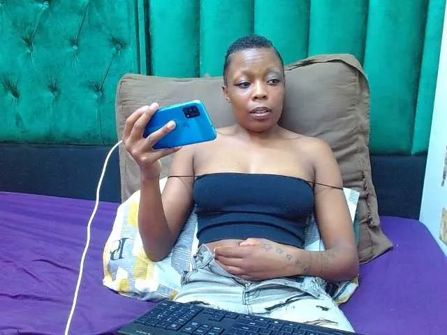 bigass001_ – webcam model profile photo Image 17