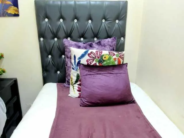 xxxkeera – webcam model profile photo Image 3