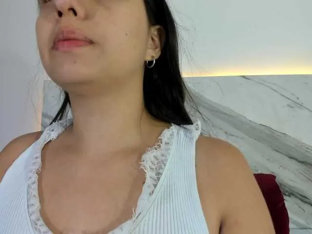 Ellidi – webcam model profile photo Image 12