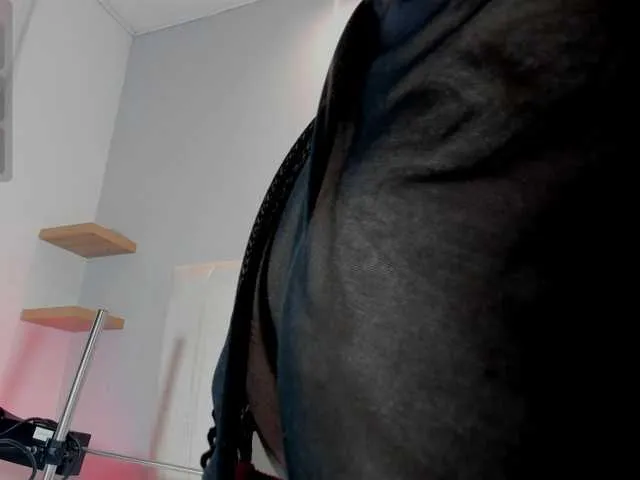 Ellidi – webcam model profile photo Image 6