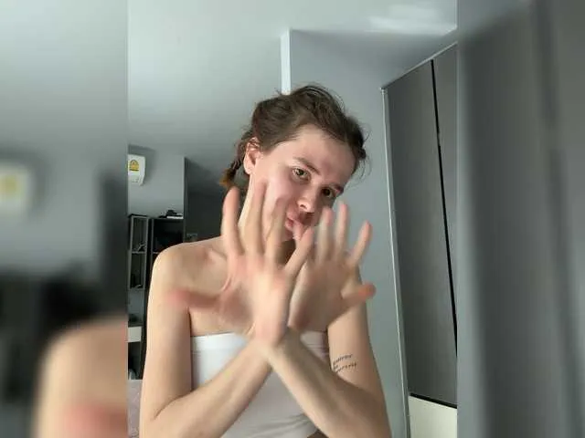 MiaTonyy – webcam model profile photo Image 2