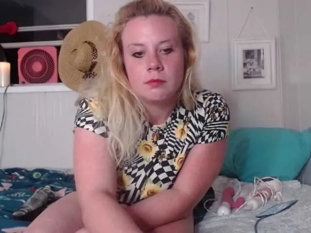 TheGirlfromtheinternet Image 2