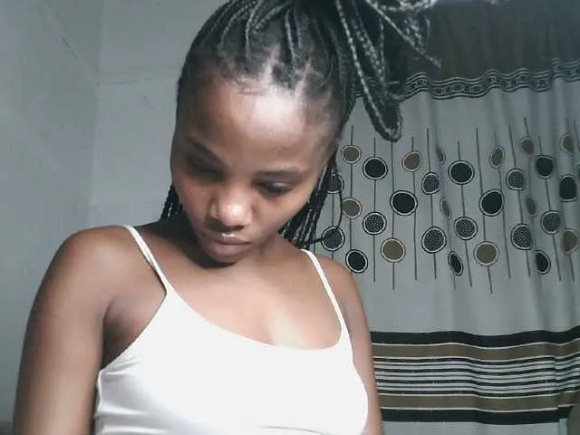 Dii-6 – webcam model profile photo Image 2