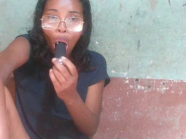 lisagrand – webcam model profile photo Image 14