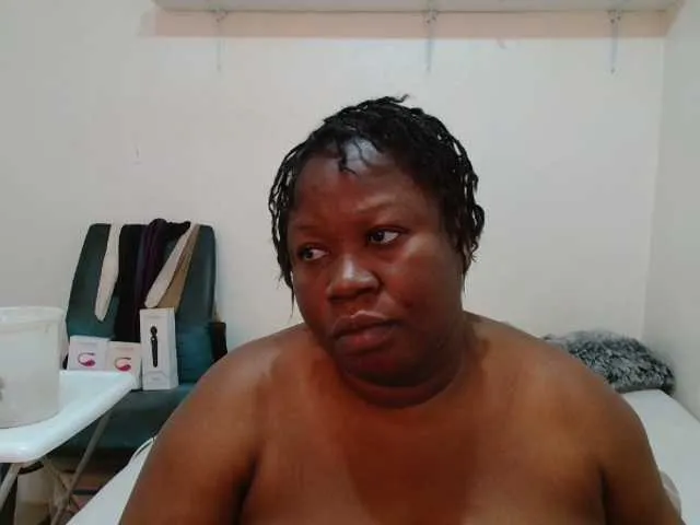 MinniMia – webcam model profile photo Image 14