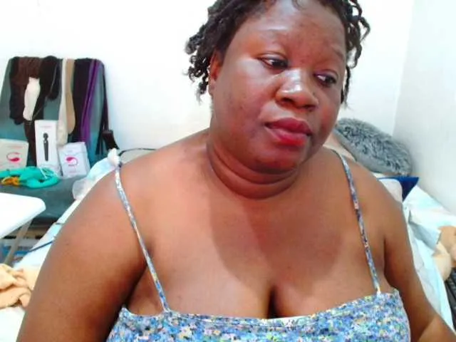 MinniMia – webcam model profile photo Image 18