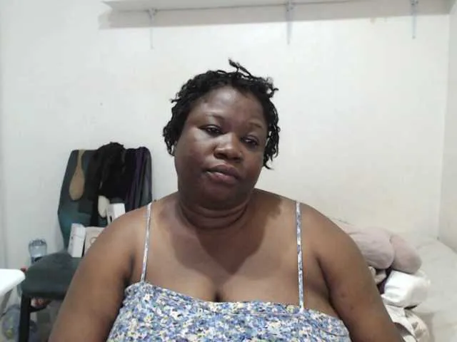 MinniMia – webcam model profile photo Image 2