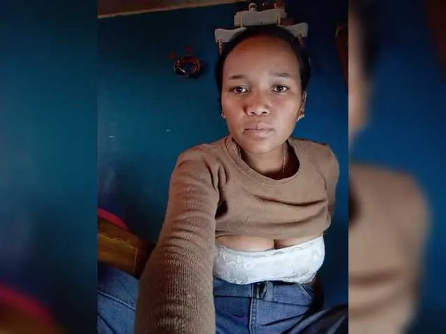 flirtysecretary_xxx – webcam model profile photo Image 4