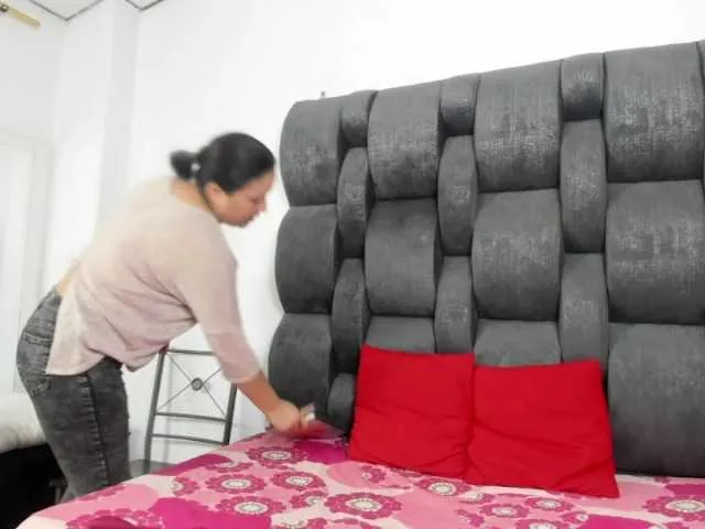 diffgirls1-1 – webcam model profile photo Image 10