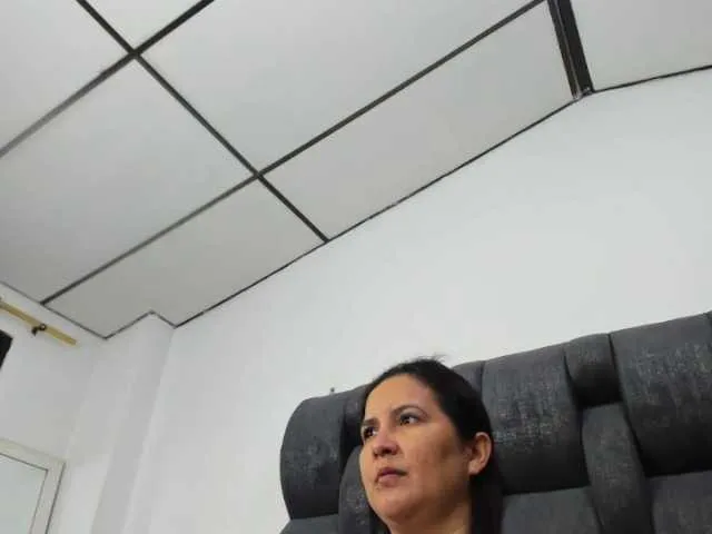 diffgirls1-1 – webcam model profile photo Image 11