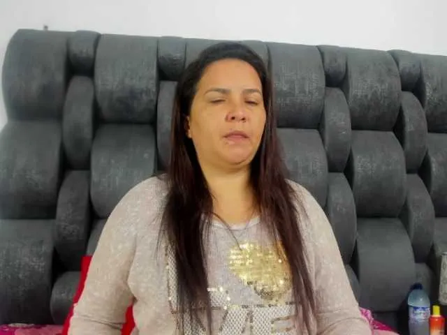 diffgirls1-1 – webcam model profile photo Image 8