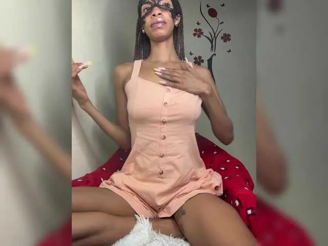 mightylaura – webcam model profile photo Image 12