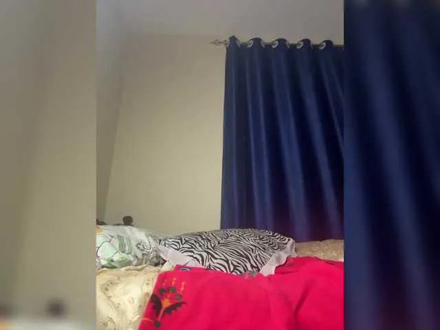 mightylaura – webcam model profile photo Image 3