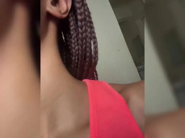 mightylaura – webcam model profile photo Image 8