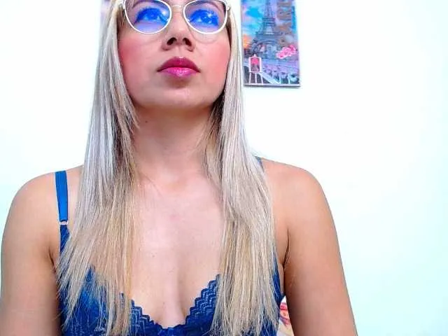 MinniMia – webcam model profile photo Image 3