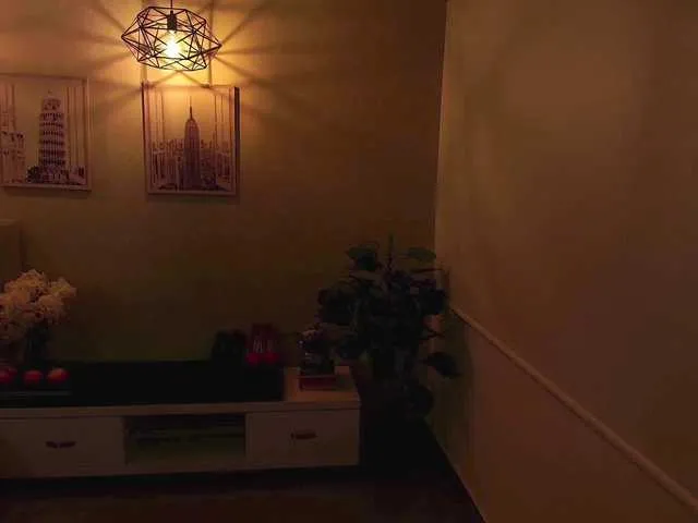 glossybabe_ – webcam model profile photo Image 13