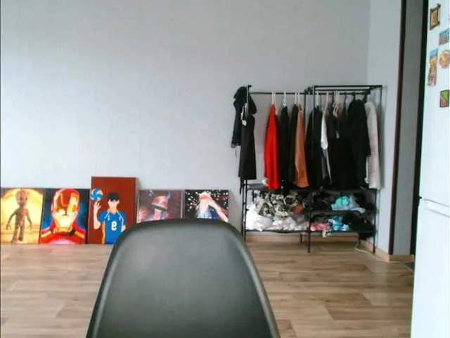 Almondmilka – webcam model profile photo Image 10