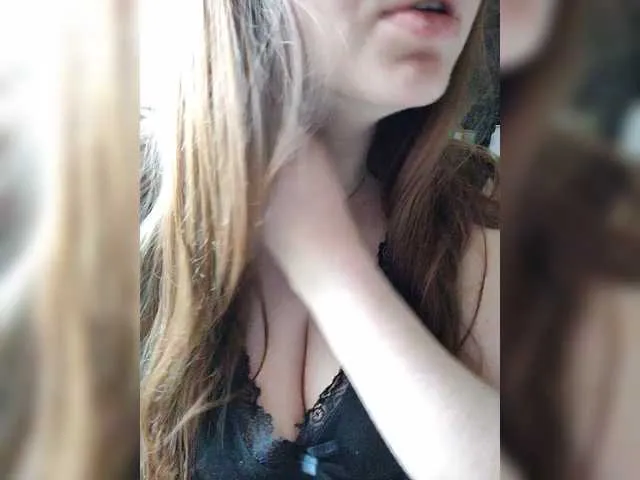 flirtysecretary123 – webcam model profile photo Image 10