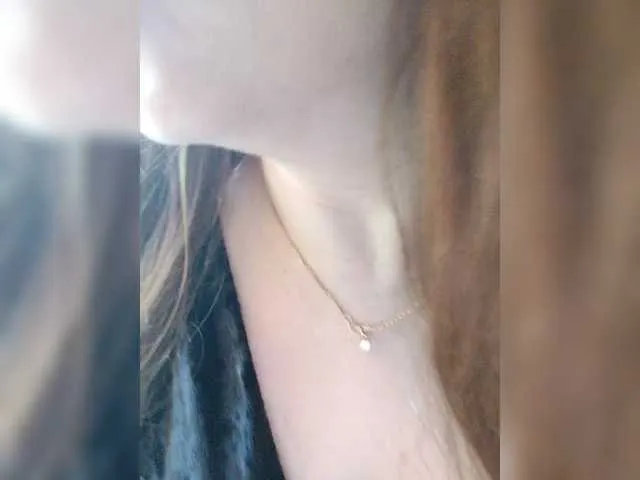 flirtysecretary123 – webcam model profile photo Image 12