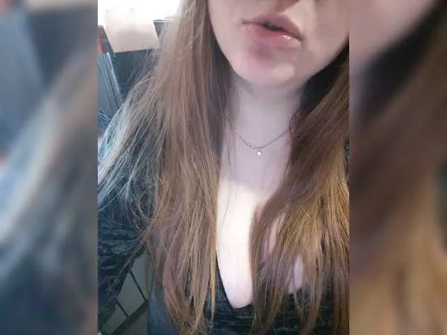 flirtysecretary123 – webcam model profile photo Image 19