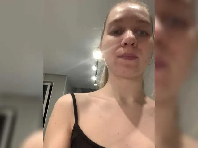 aliiz_01 – webcam model profile photo Image 13