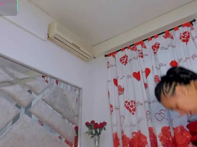 LindaLukas – webcam model profile photo Image 6