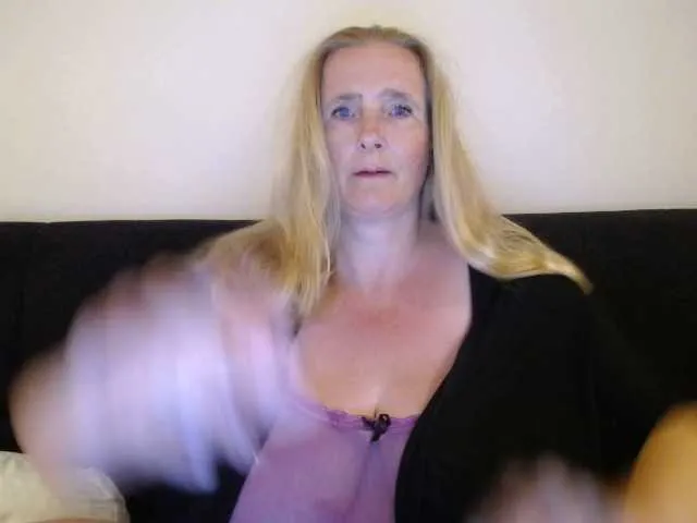 Kristallik-1 – webcam model profile photo Image 18