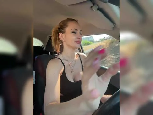 SheOnShe – webcam model profile photo Image 15