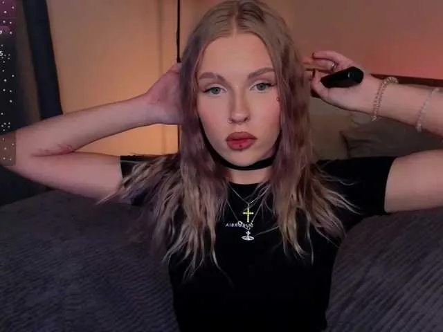 westgum – webcam model profile photo Image 12