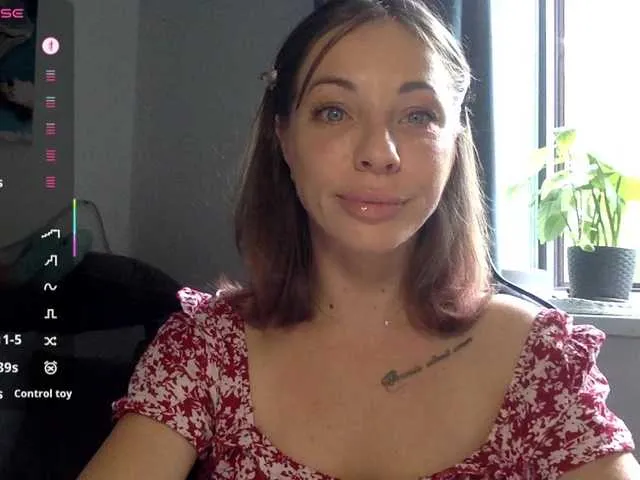Likachkaa – webcam model profile photo Image 19