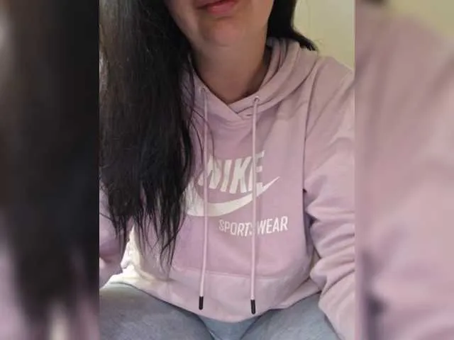 YoungHotMom – webcam model profile photo