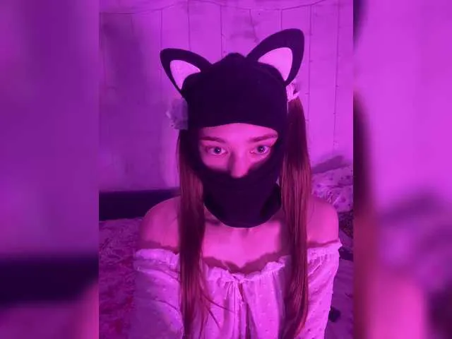 Ellidi – webcam model profile photo Image 8