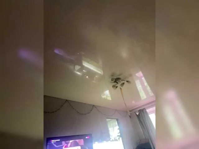 MiaLiaHot – webcam model profile photo Image 6