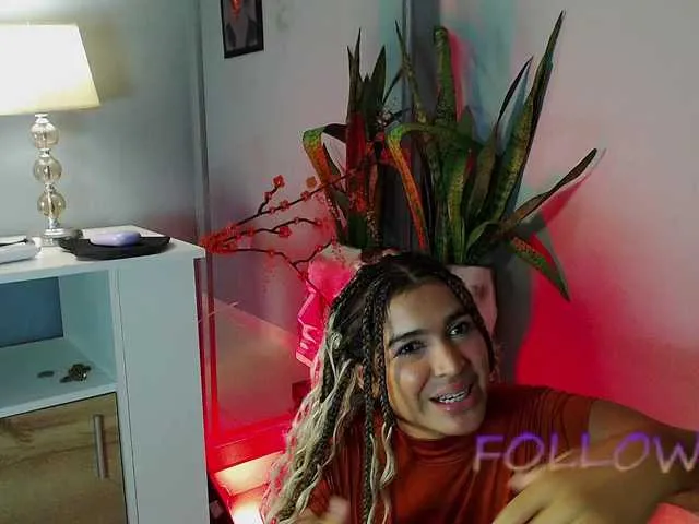 macarena-60 – webcam model profile photo Image 12