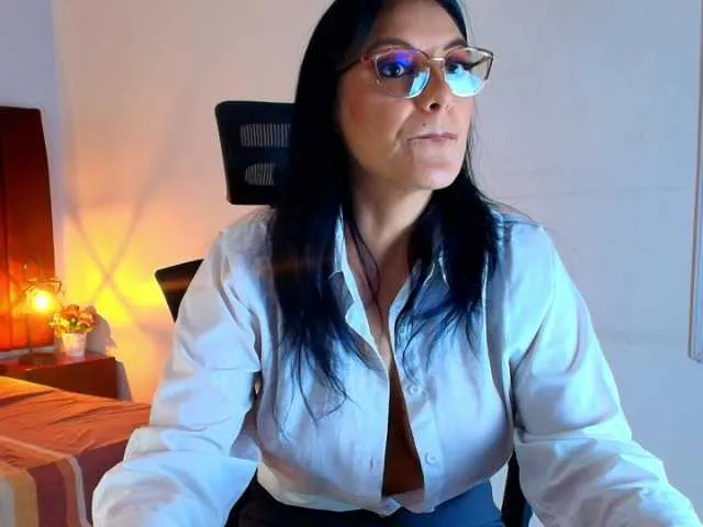 liz_holmes – webcam model profile photo Image 15