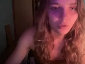 izelevans – webcam model profile photo Image 5