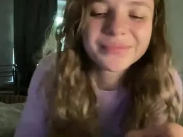 izelevans – webcam model profile photo Image 6