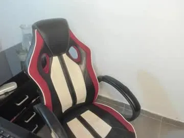 xlunami – webcam model profile photo Image 2