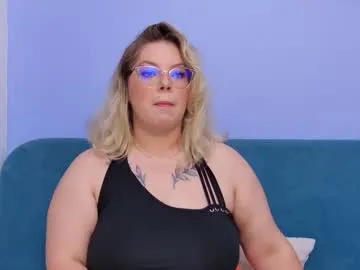 miacolucci_18 – webcam model profile photo Image 12