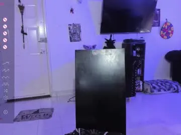 MinniMia – webcam model profile photo Image 9