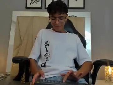 WhoreRobot – webcam model profile photo Image 3