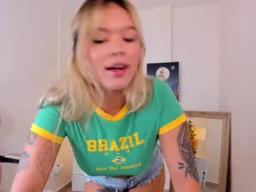 adria_ross Image 6