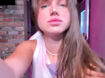 SheOnShe – webcam model profile photo Image 14