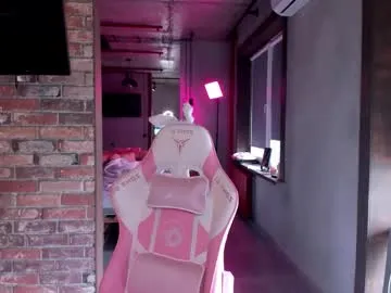 SheOnShe – webcam model profile photo Image 17