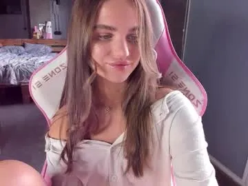 SheOnShe – webcam model profile photo Image 6