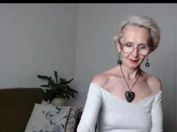 shiny-lily – webcam model profile photo Image 12