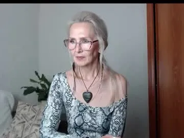 shiny-lily – webcam model profile photo Image 16